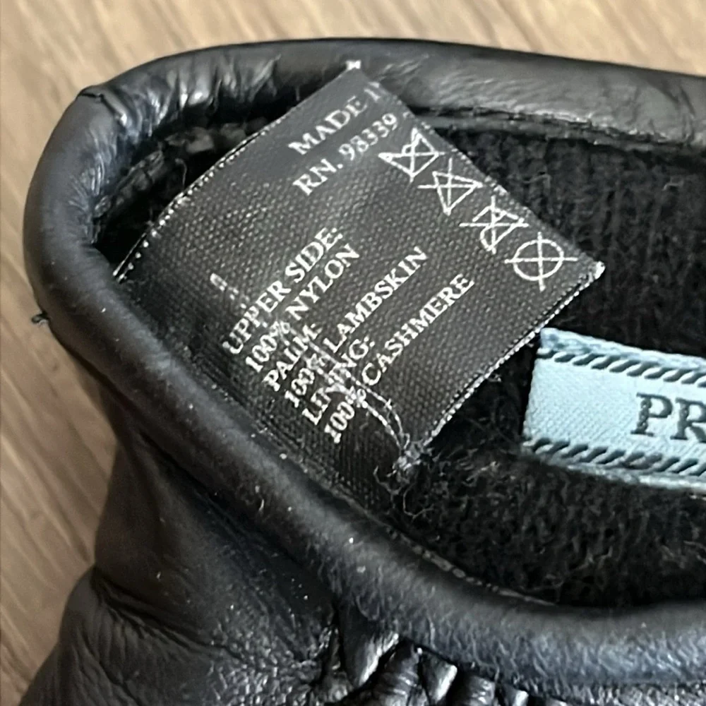 Prada Quilted Engraved Silver Logo Buckle Cashmere Lined 7.5 Gloves - Picture 10 of 12